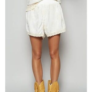 POL Cream Lace Trim High Waist Shorts